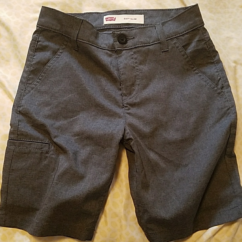Boys Levi's grey shorts